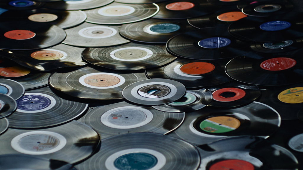 Musikgenres Stimmung beeinflussen, Bild mit Schallplatten, retro
